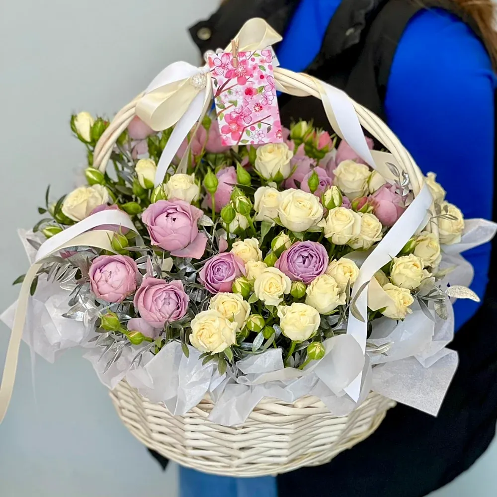 Корзины с кустовыми розами